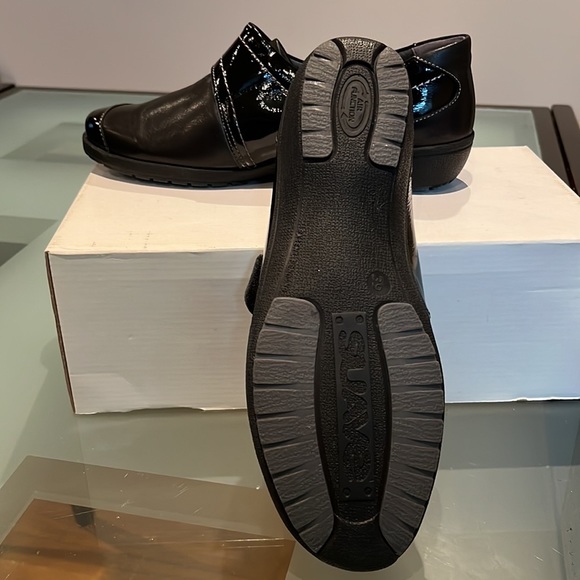 Black matte/shiny flats on velcro - Picture 4 of 8